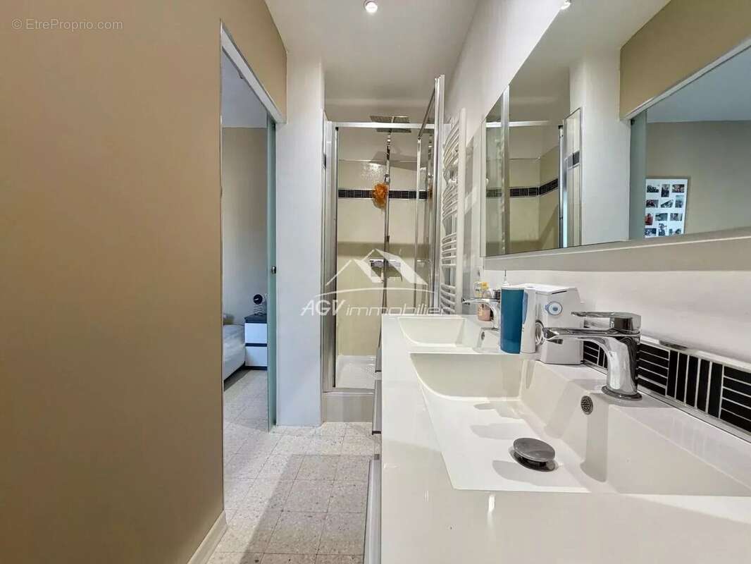 Mas de 220 m² – 6 chambres – Terrain de 1 722 m² – Piscine chauffée - photo 10