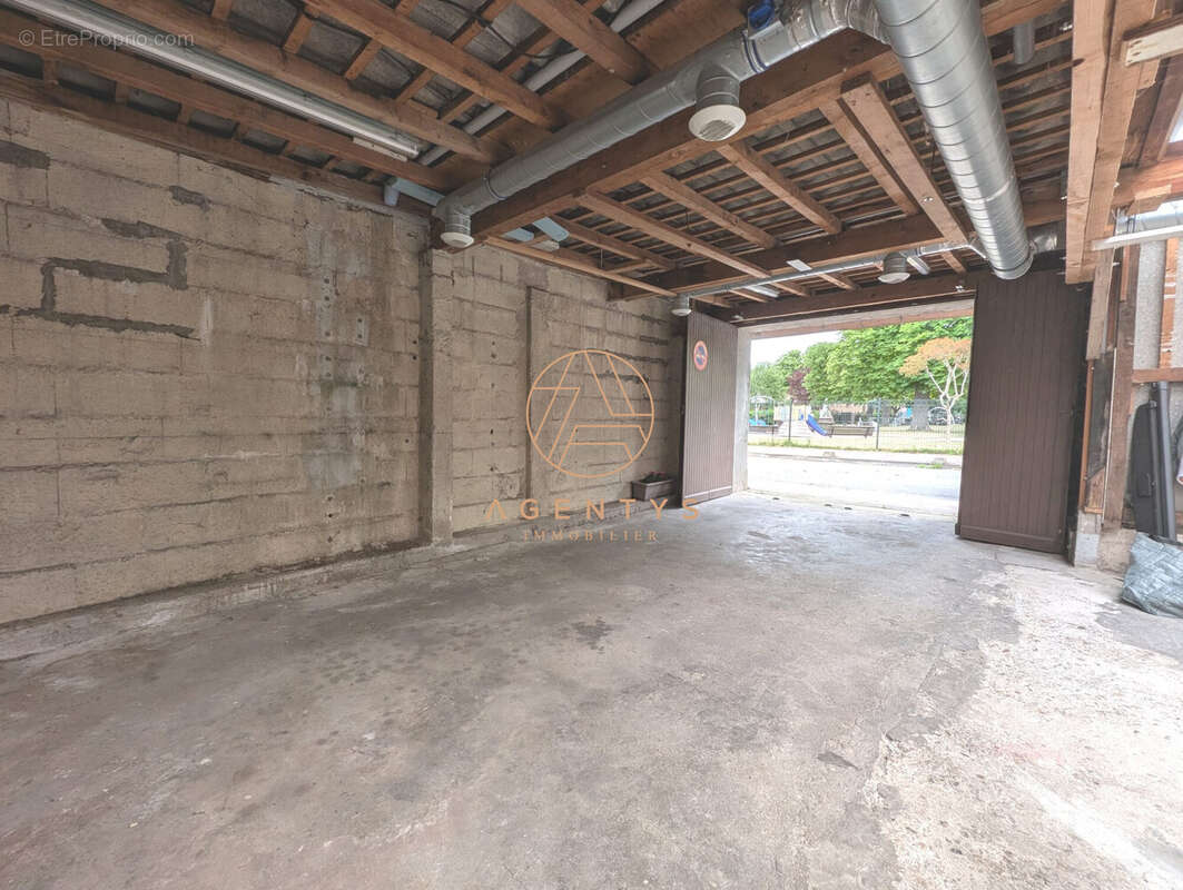 Maison à SAINT-MAUR-DES-FOSSES