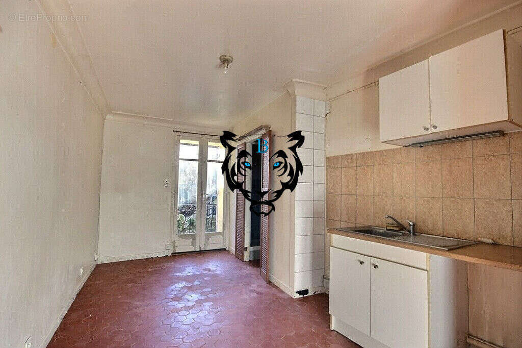 Appartement à ROQUEBRUNE-SUR-ARGENS