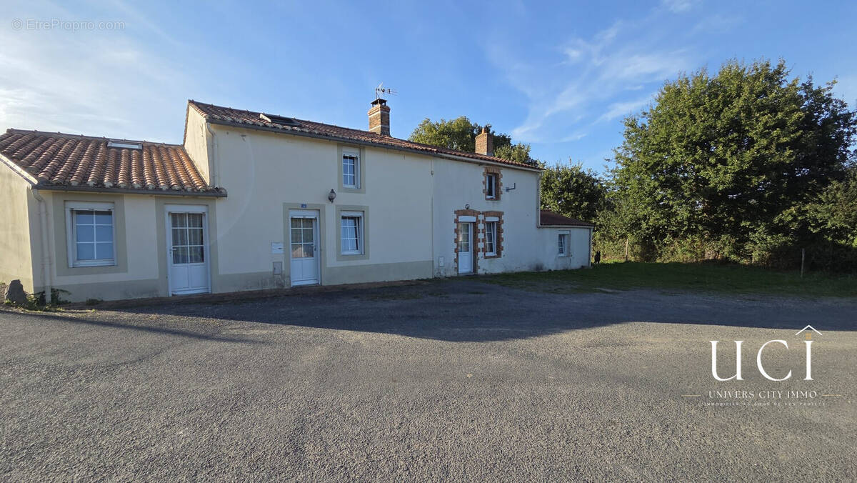 Maison à SAINT-ETIENNE-DU-BOIS