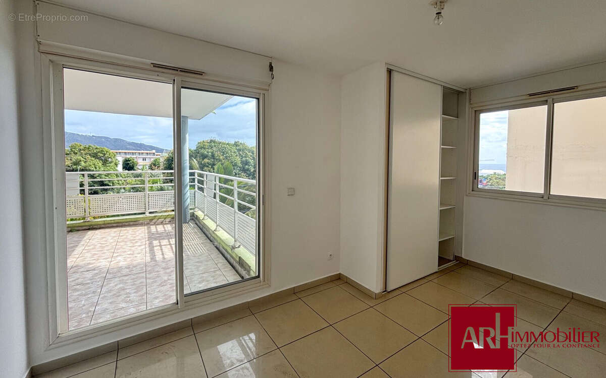 Appartement 101 m² à Saint-Denis  - photo 3