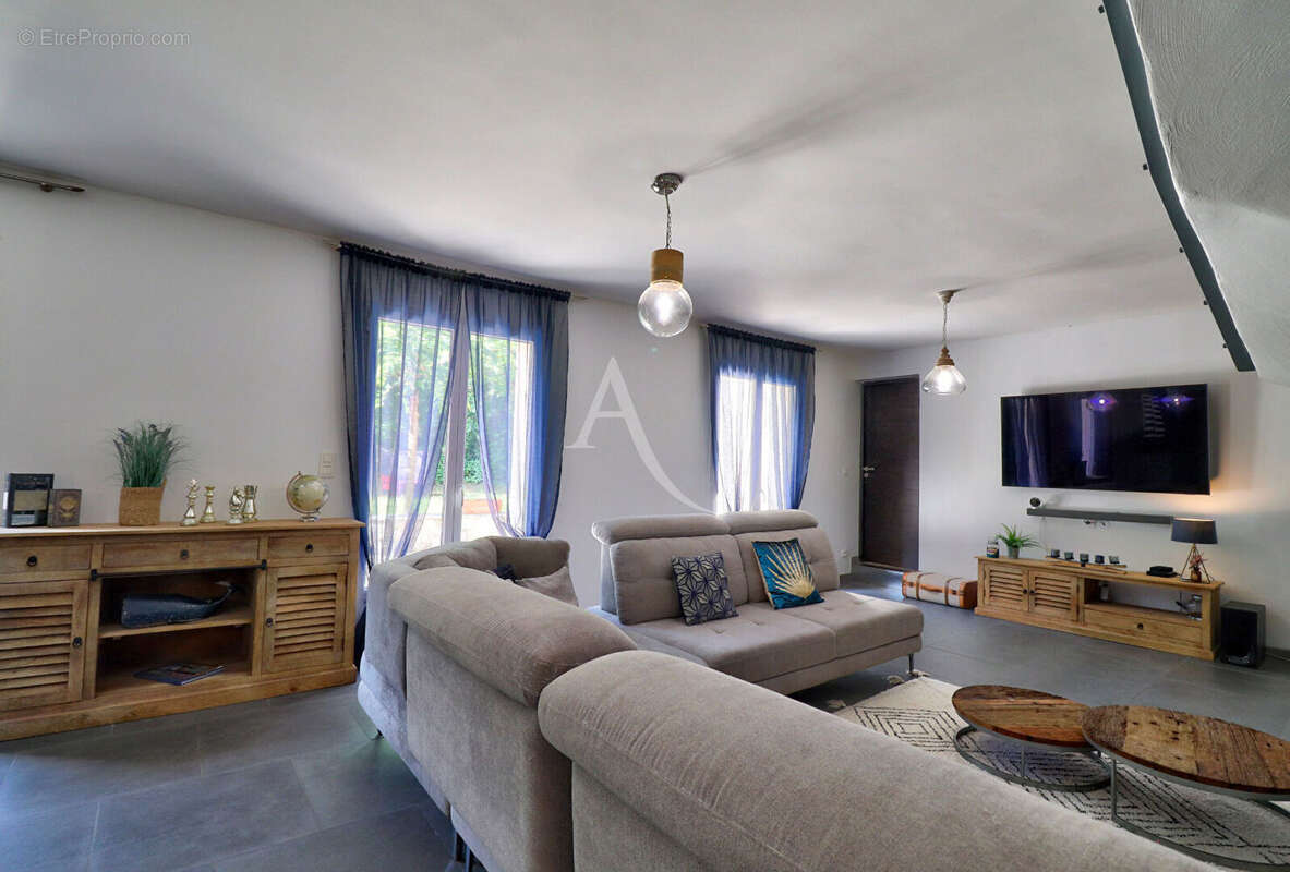 Villa type 6 au calme de 172m2 avec jardin garage abri voiture double et piscine - photo 4