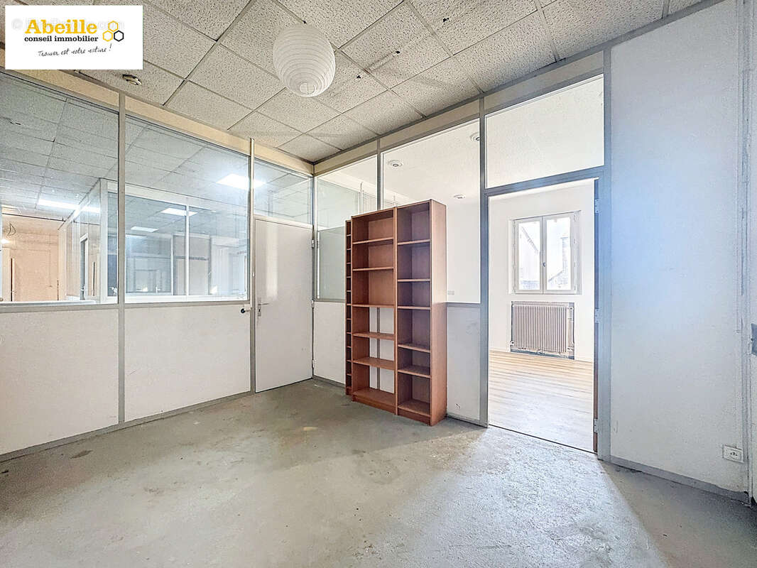 Commerce à MAUCHAMPS