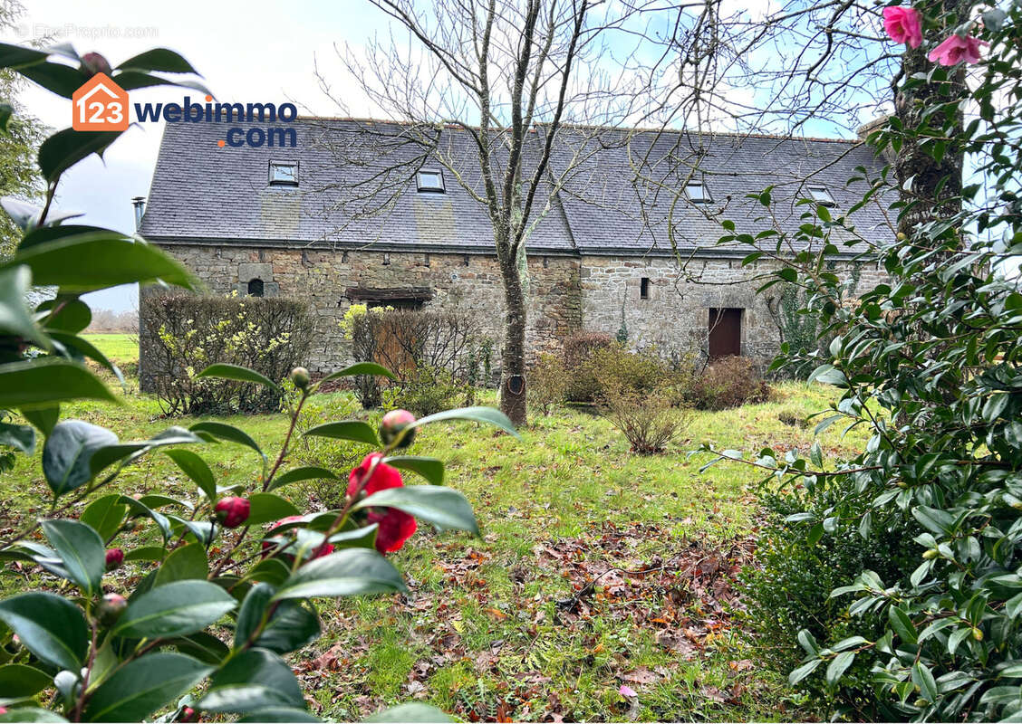 Maison à PLOUZELAMBRE