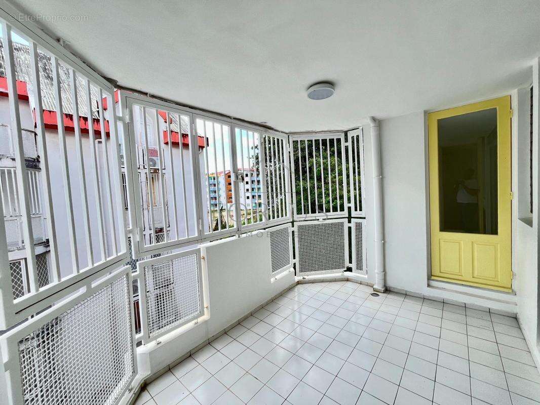 Appartement à LES ABYMES