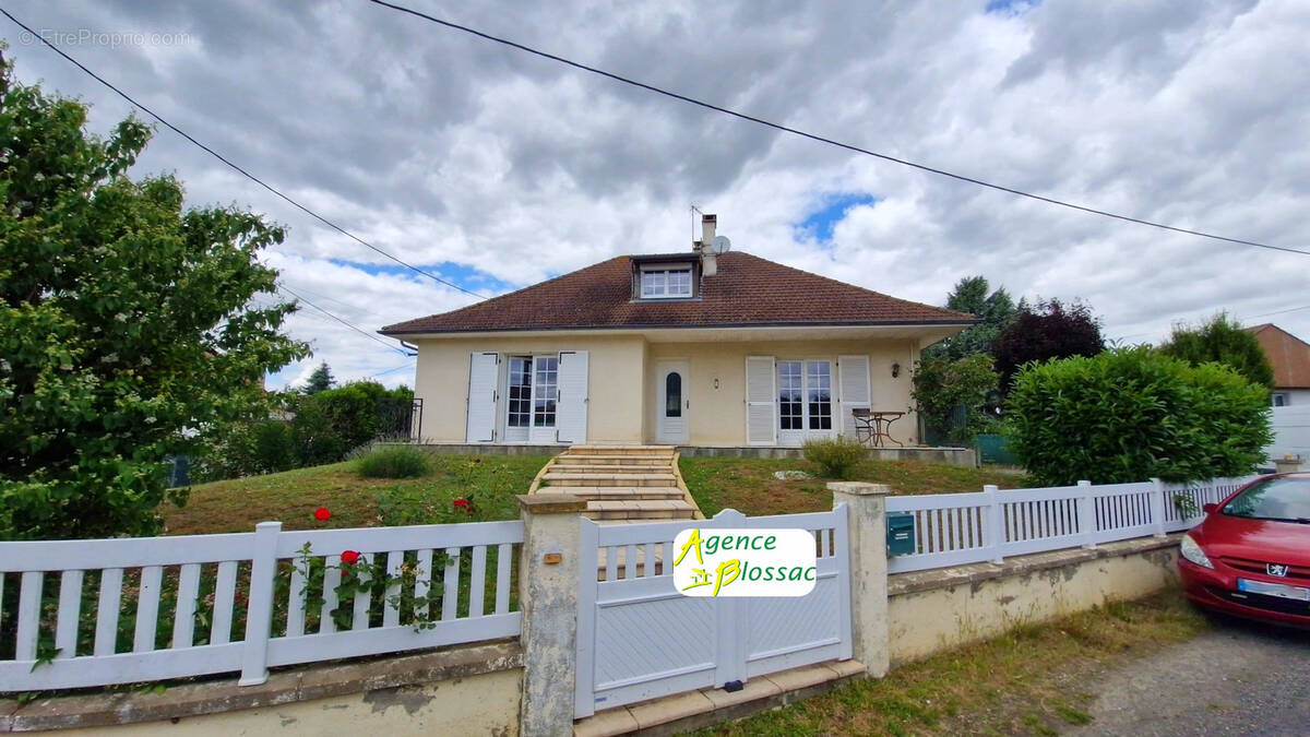Maison à BONNEUIL-MATOURS