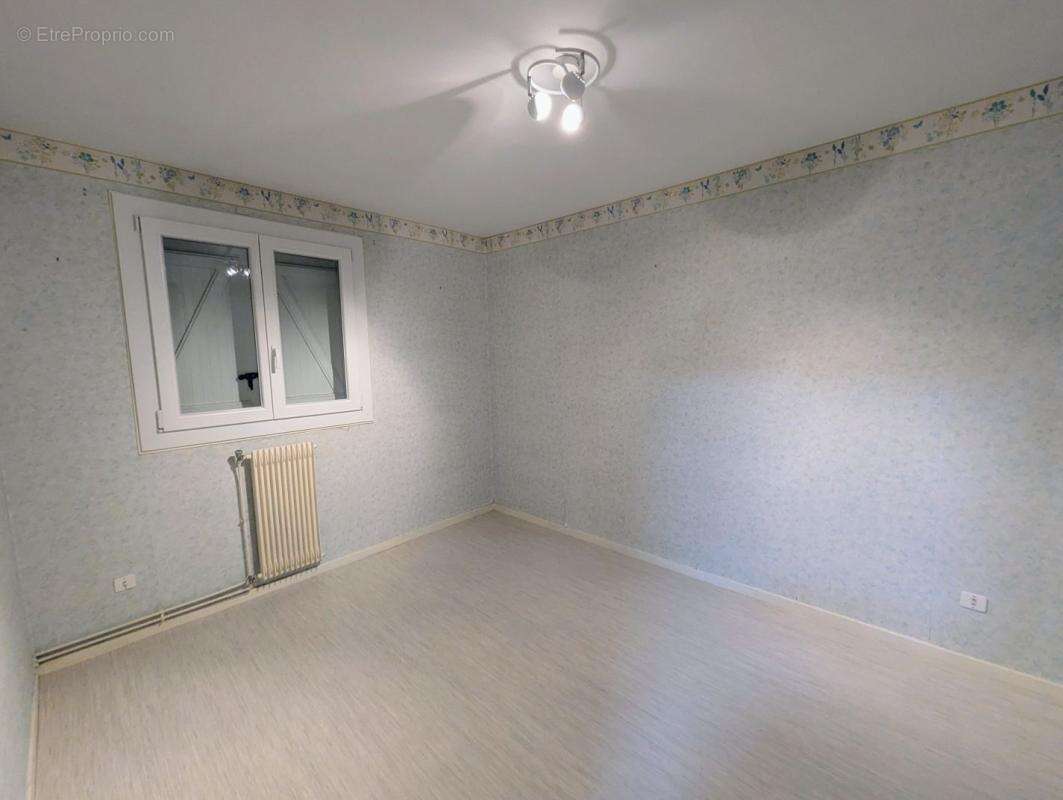 Maison à CHAMPFORGEUIL