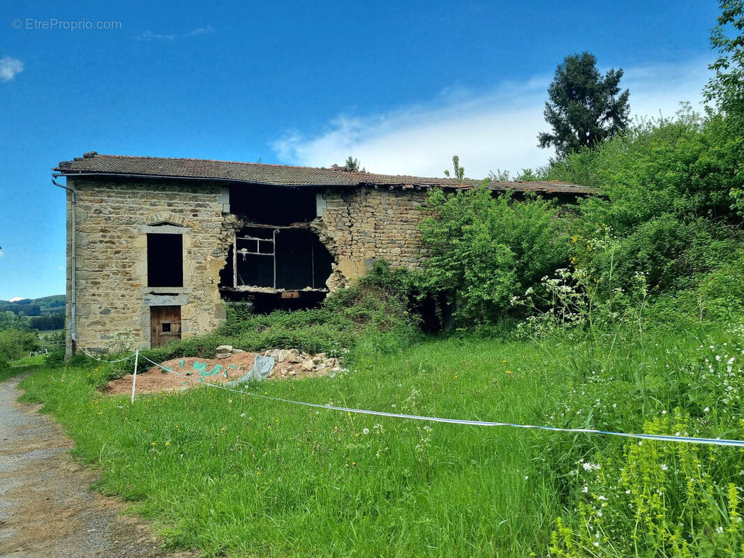 Maison à SAINT-AMANT-ROCHE-SAVINE