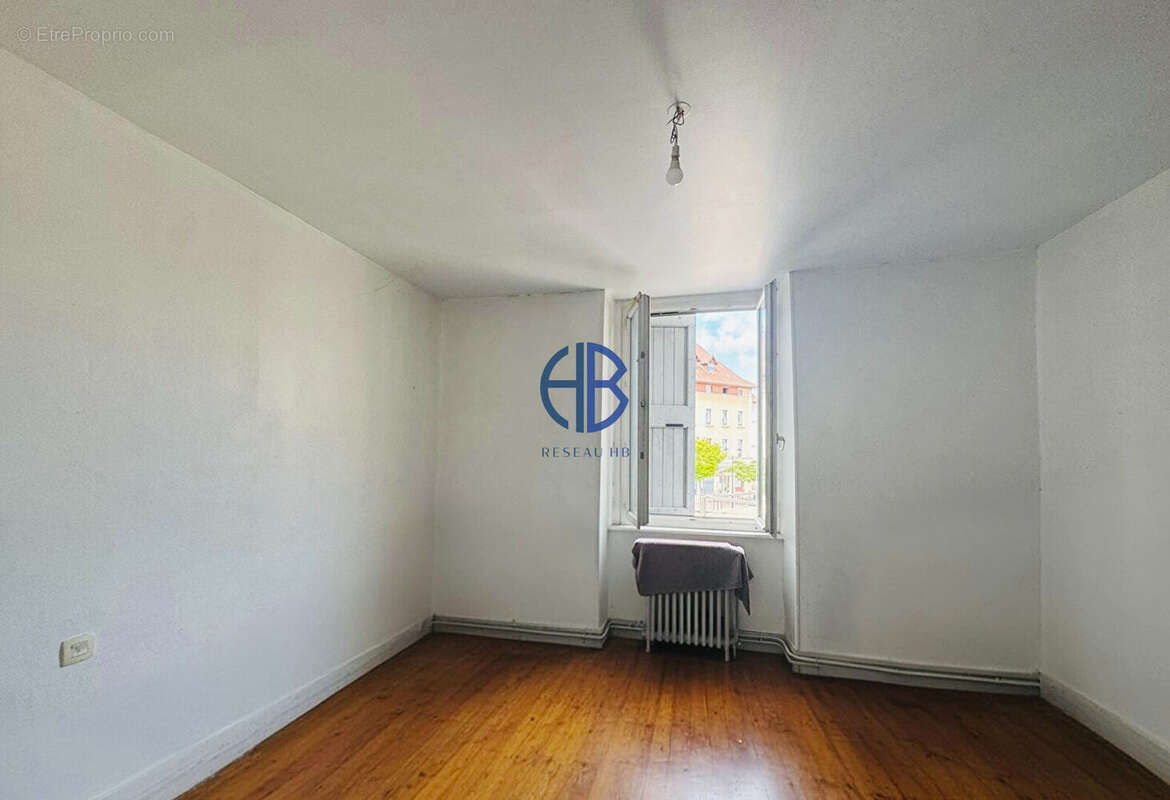 Appartement à LA TOUR-DU-PIN