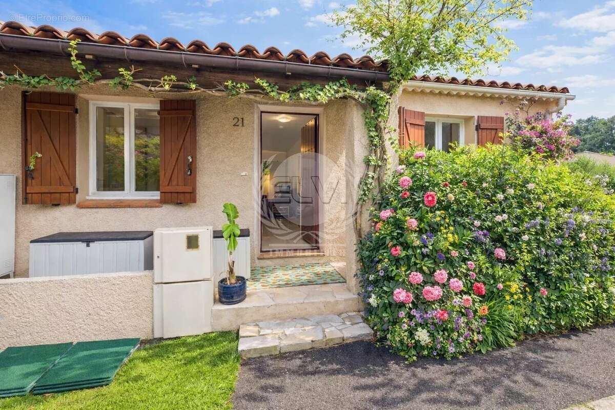 Maison à PLAN-DE-LA-TOUR