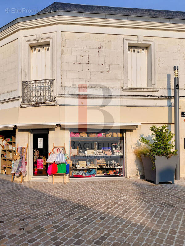 Commerce à FOURAS