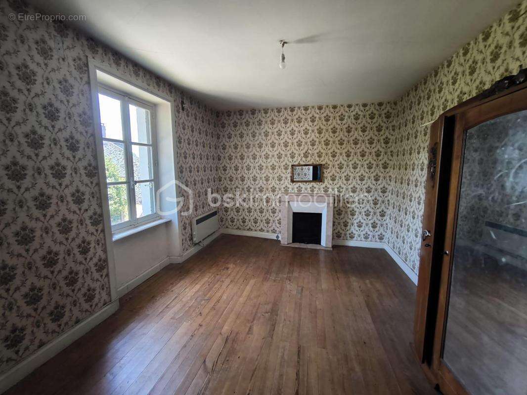 Maison à LA CROISILLE-SUR-BRIANCE