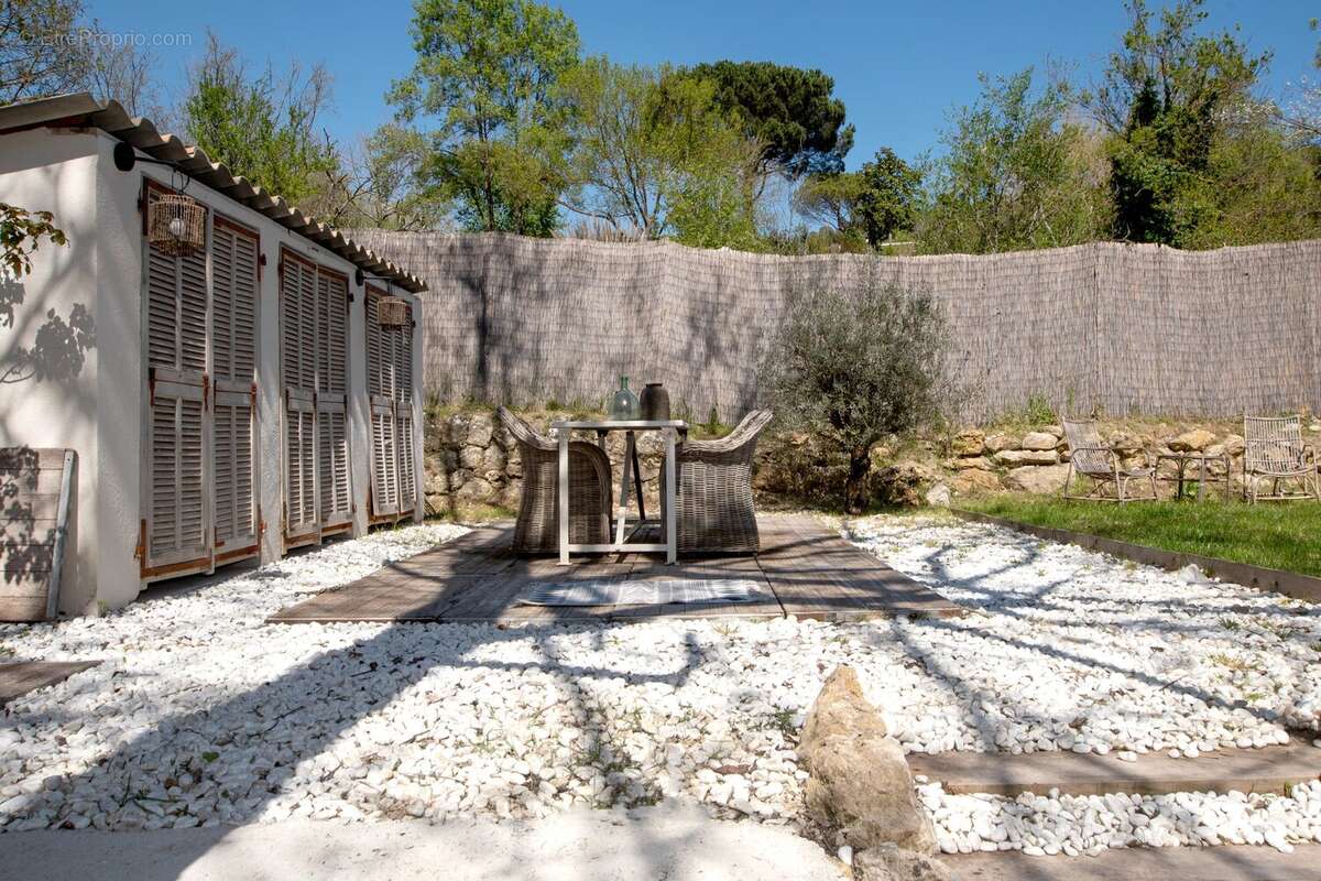 Maison à CHATEAUNEUF-GRASSE