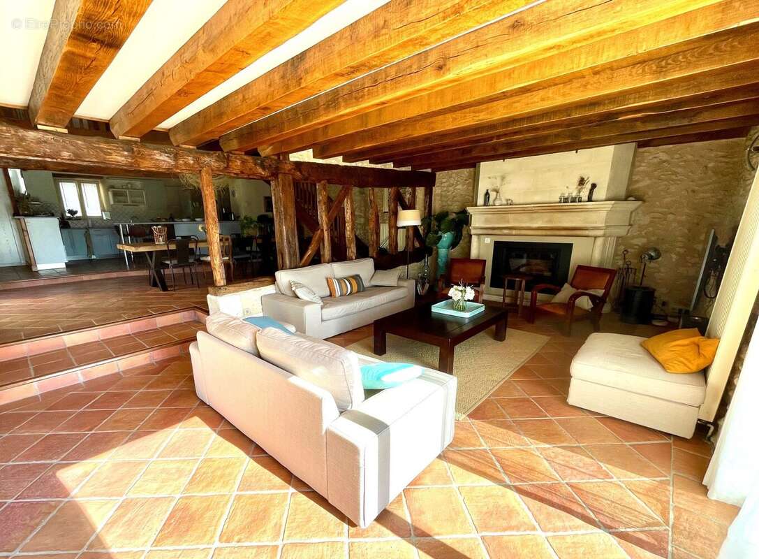 Maison 203 m² à Neuvic  - photo 8