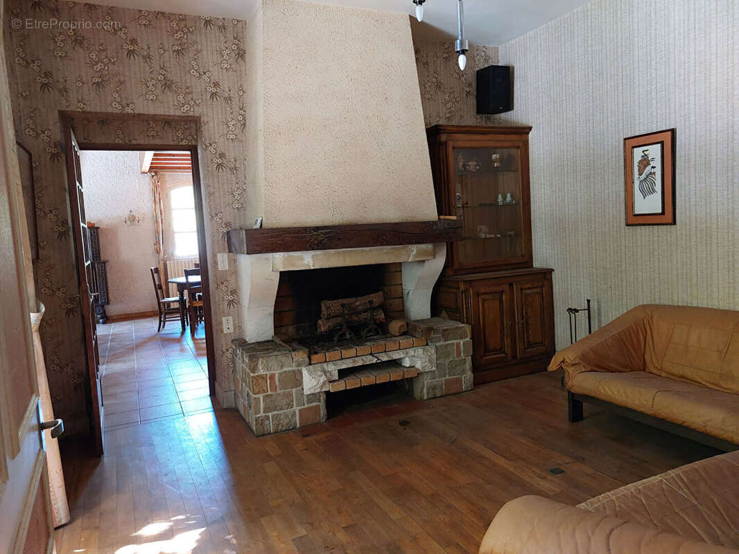 Maison de charme 185m² à rénover proche centre ville avec terrain. - photo 6