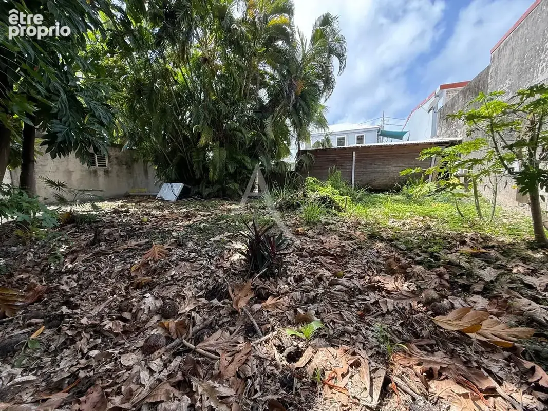 Terrain de 220 m² en plein coeur du bourg de SAINTE-ANNE - photo 2