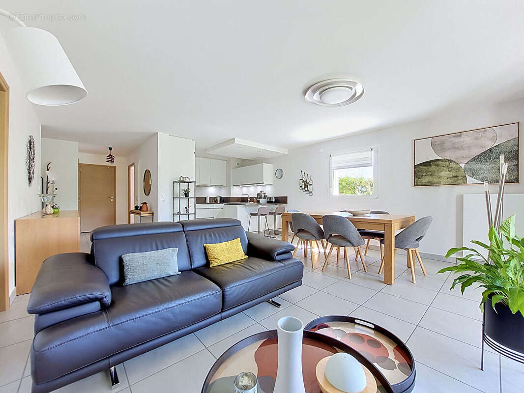 Appartement à POISY