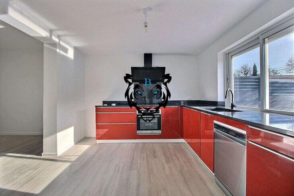 Maison à ROQUEBRUNE-SUR-ARGENS