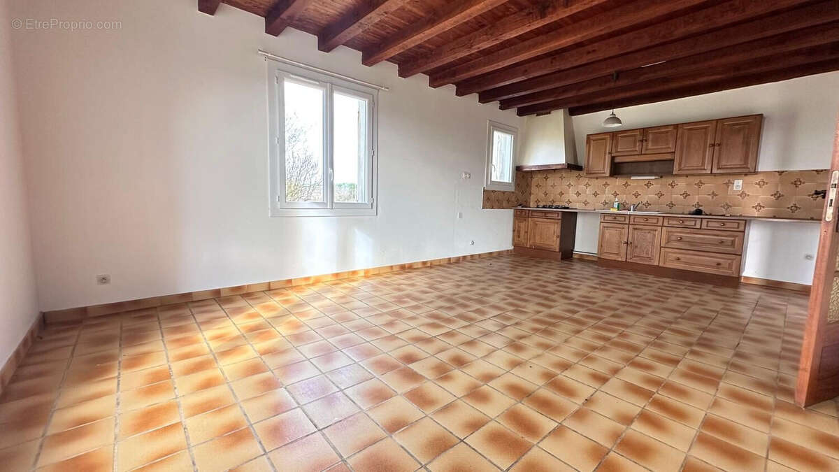 cuisine/séjour - kitchen/living area to renovate - Maison à FAUX