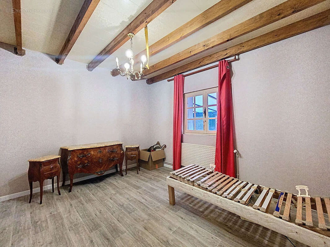 Maison à SAINT-ETIENNE-DE-CHIGNY