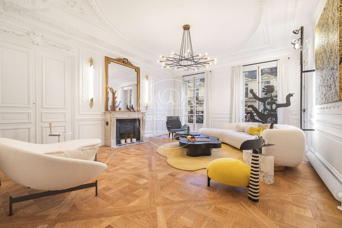 Appartement à PARIS-8E