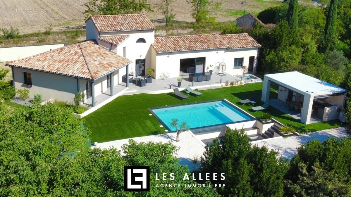 Maison à LES GRANGES-GONTARDES