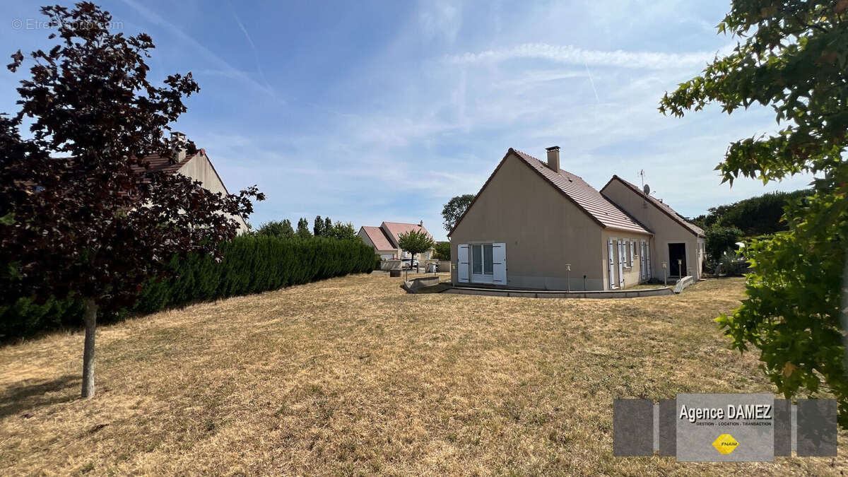 SAINVILLE (28700) - Maison de plain-pied de 2008 - 80 m² - 2 chambres - Terrain de 1 100 m² - Double garage - Greniers aménageab - photo 4