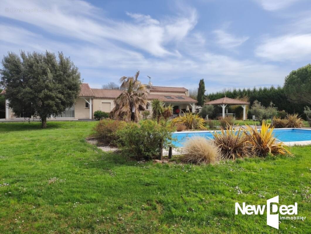 Maison à LAROQUE-TIMBAUT