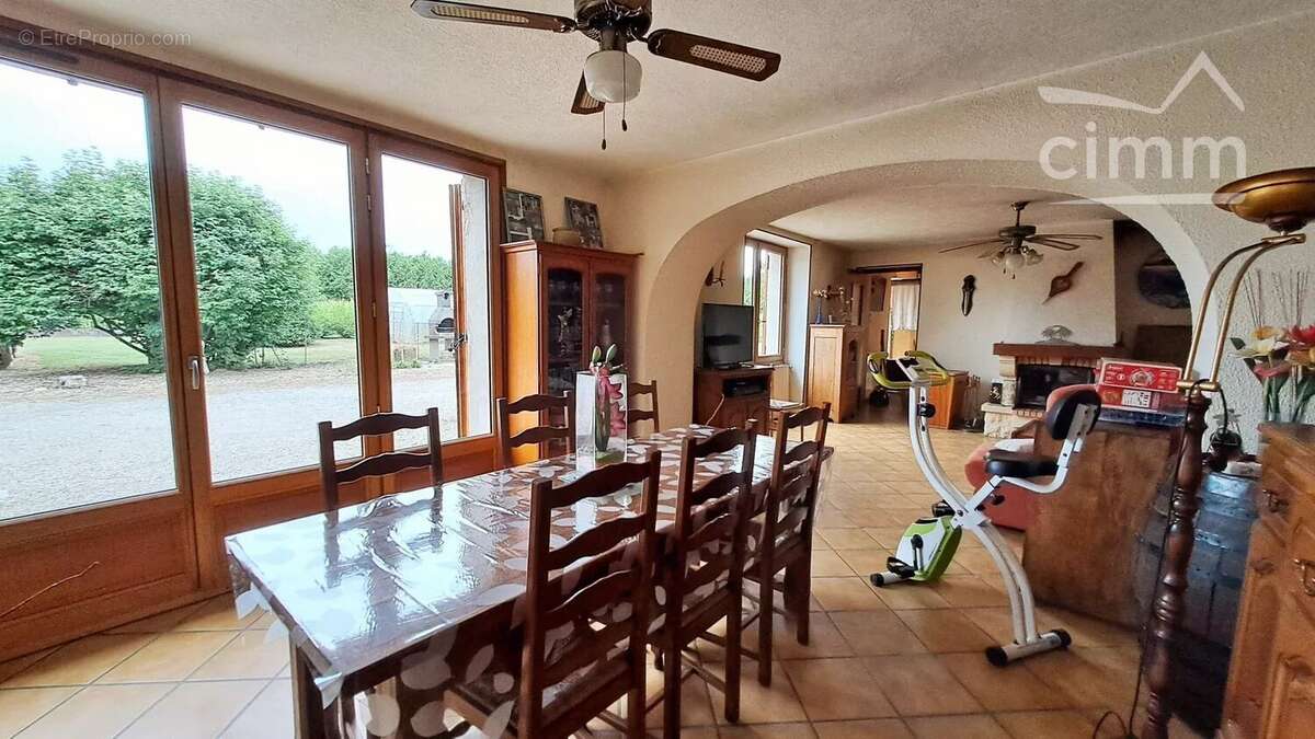 Maison à LA BATIE-MONTGASCON