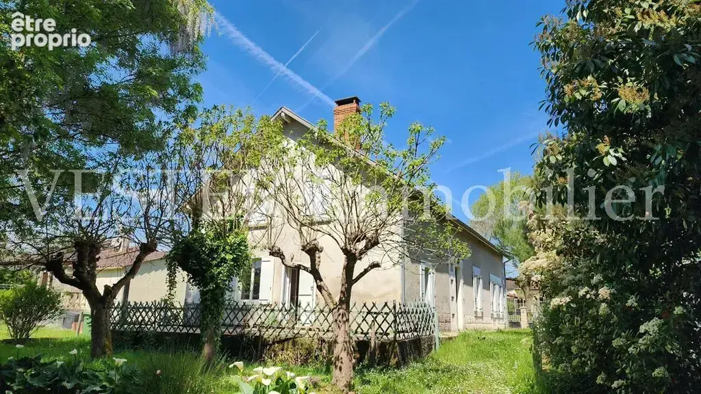 Photo Maison à Saint-Laurent-Des-Hommes au prix de 139 000€