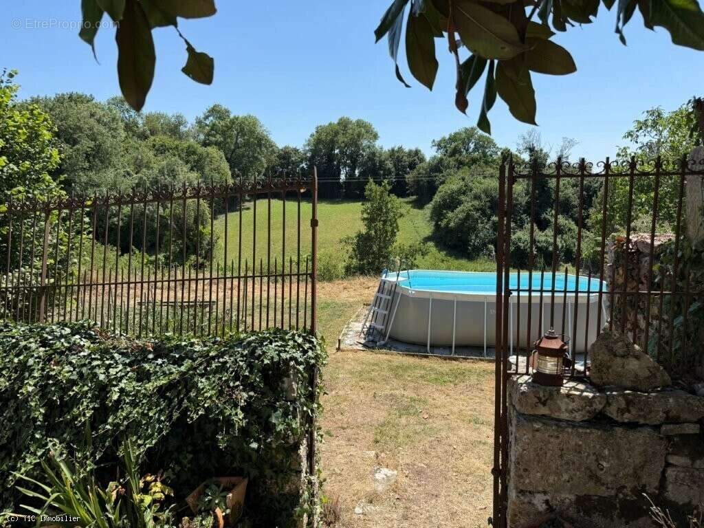 Maison à RUFFEC