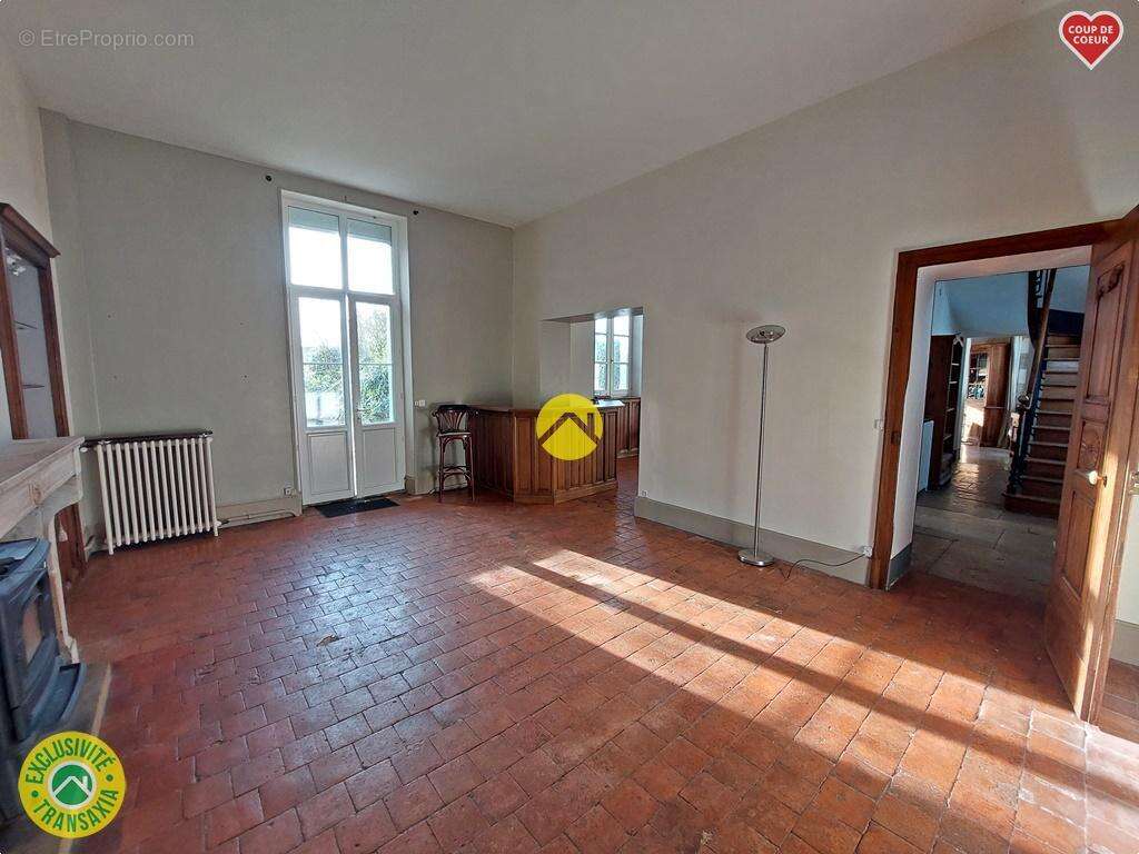 Maison à MOULINS-EN-TONNERROIS