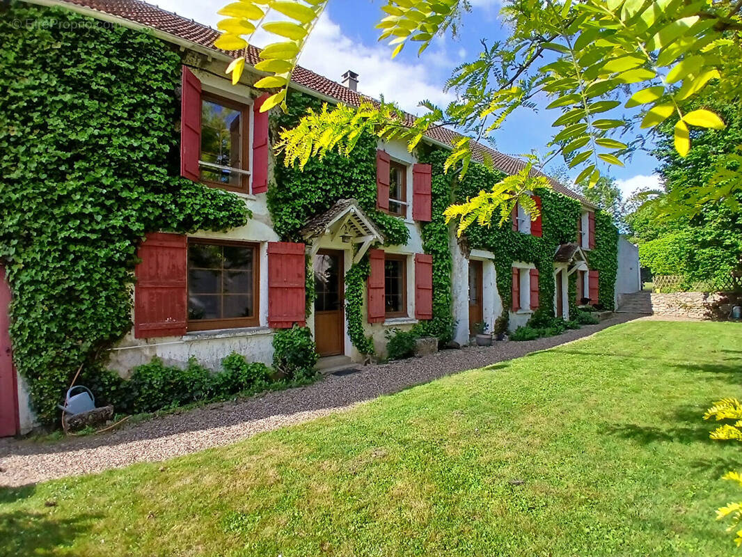 Maison à CRECY-LA-CHAPELLE