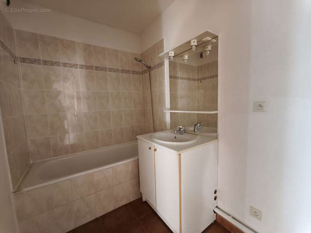 SALLE DE BAIN - Appartement à NIMES