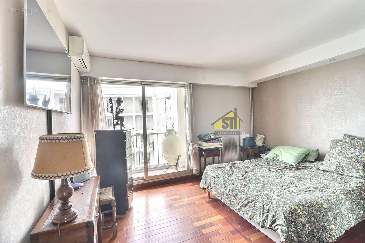 Appartement à PARIS-14E