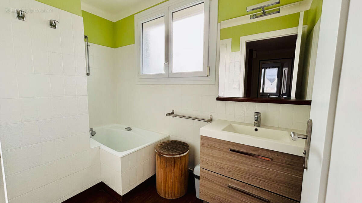 Maison à LA CHAPELLE-DES-MARAIS