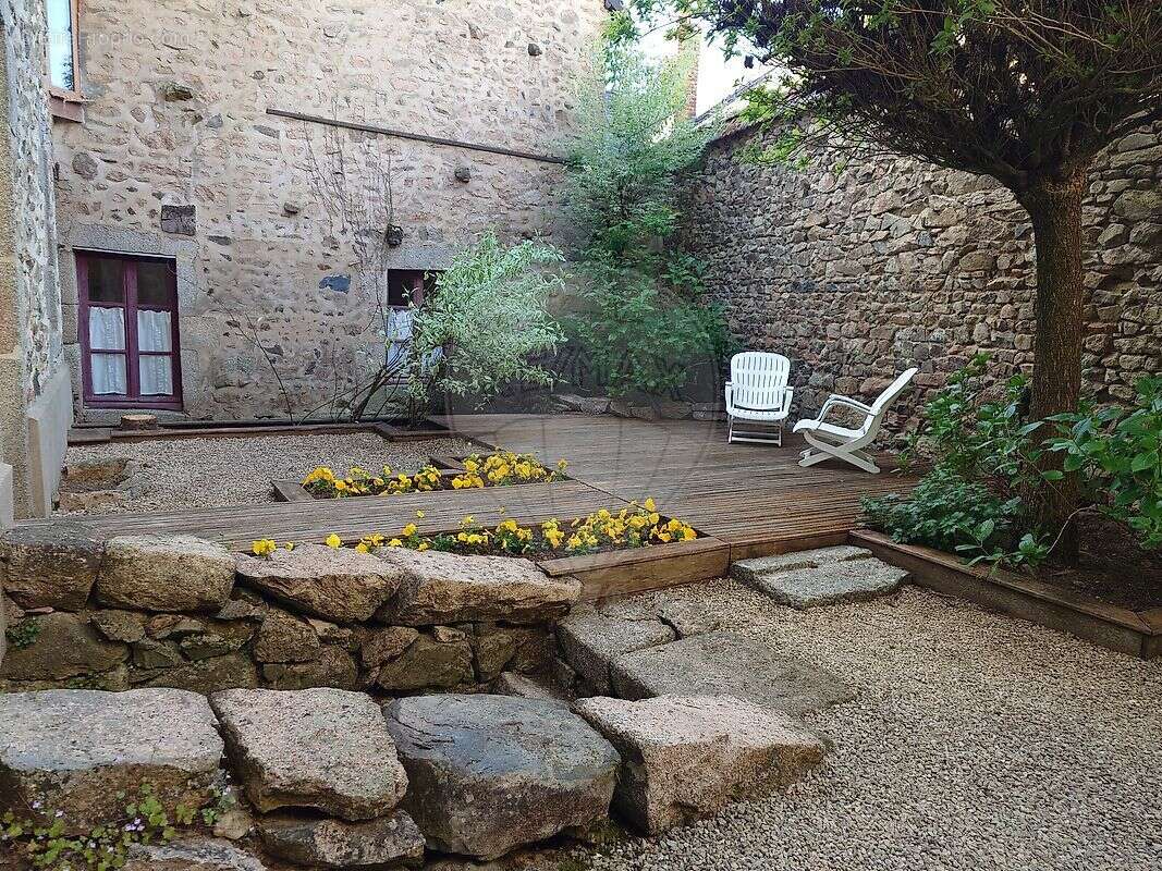 Maison à LAROCHEMILLAY
