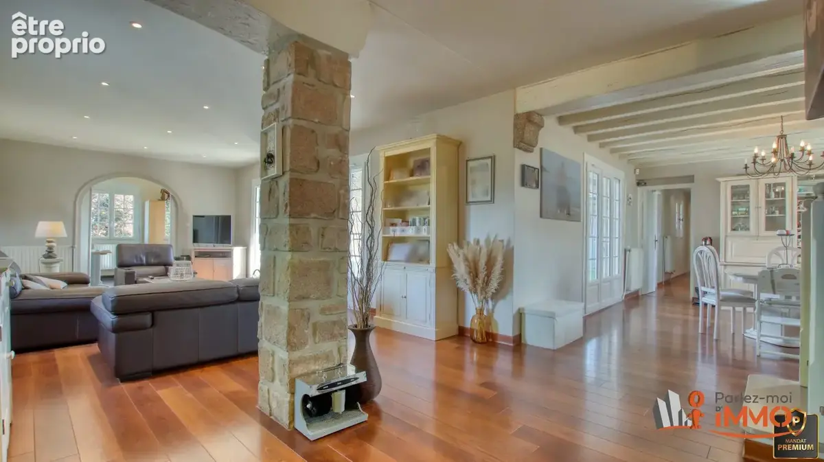 Maison 185 m² à Roche-La-Moliere  - photo 3