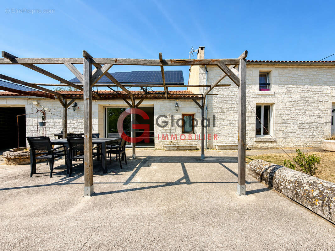 Longère rénovée 5 chambres avec terrain et étang - photo 11
