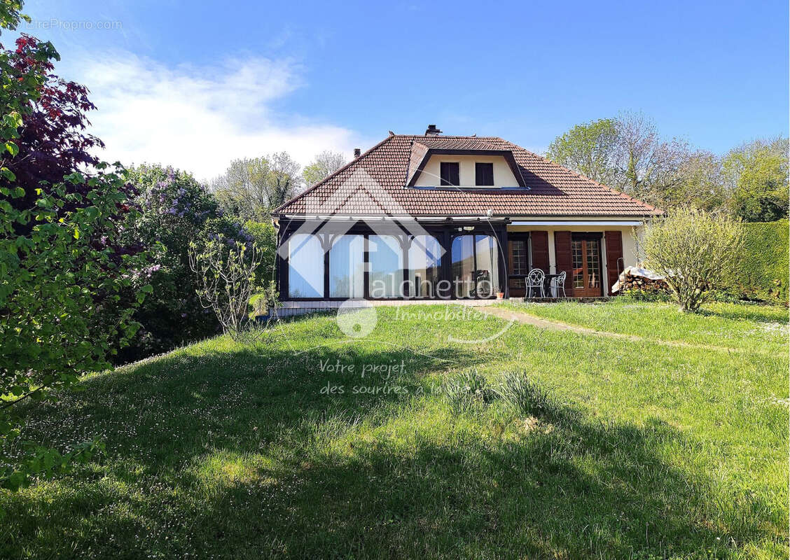 Maison à LA ROCHE-BLANCHE