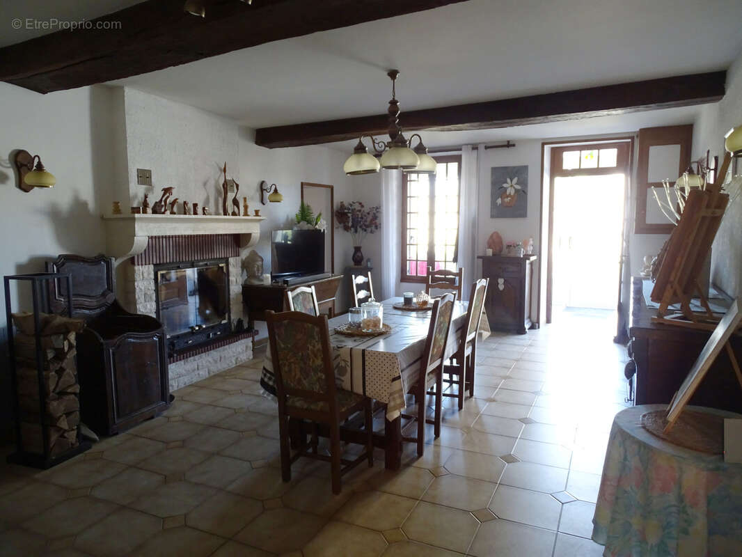 Maison à MONTIGNY-SUR-AUBE