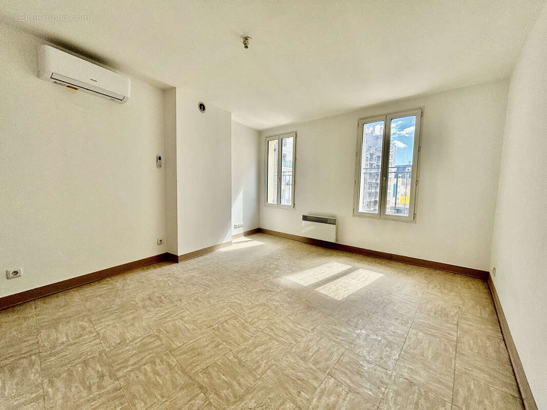 Appartement à MARSEILLE-5E