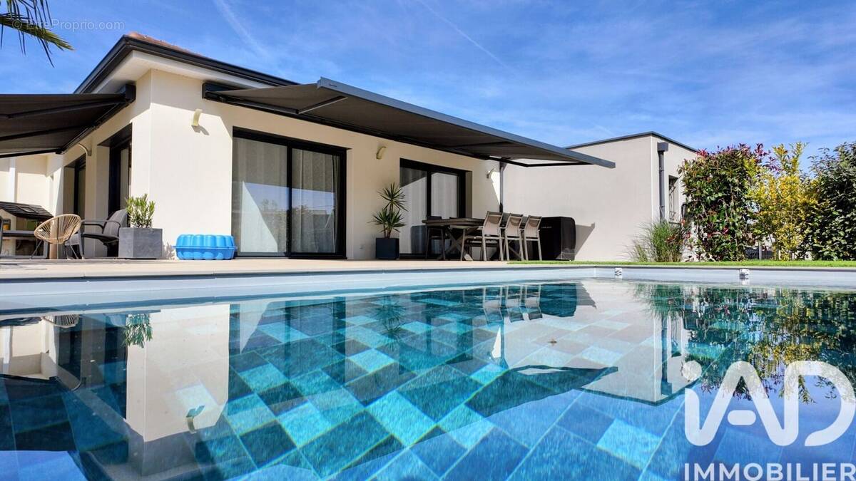 Photo 1 - Maison à MONTROND-LES-BAINS