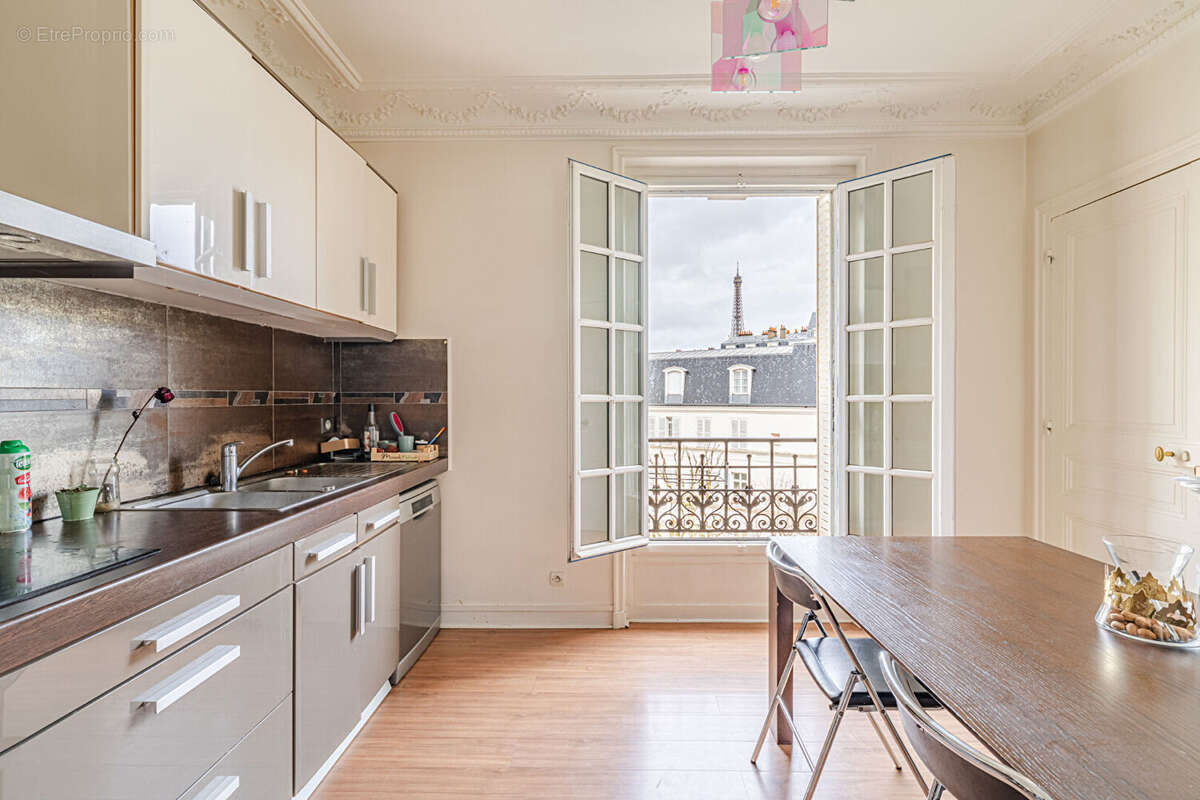 Appartement à PARIS-15E