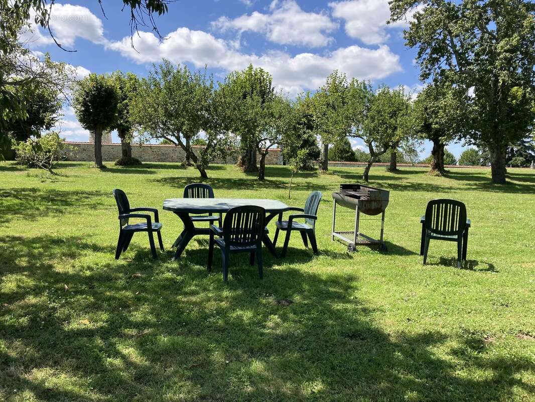 Propriété de caractère au sein d’un château – En exclusivité chez Beaux Villages - photo 20