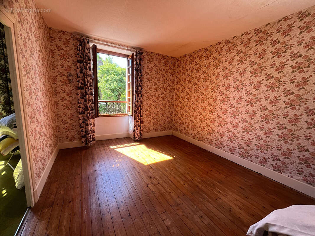 Ensemble immobilier avec dépendances - 229 m2 - photo 9