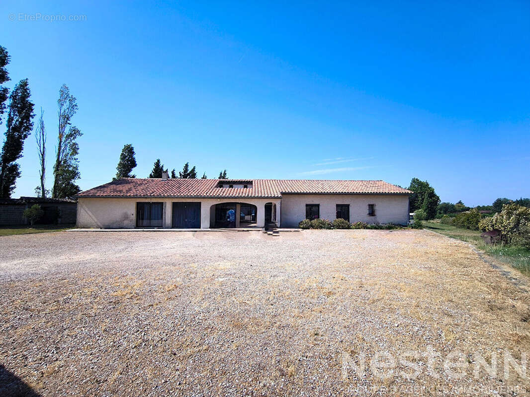 Maison à vendre à Peyrens avec 268 m² habitables, piscine et terrain de 3 600 m² pour un projet immobilier familial - photo 2