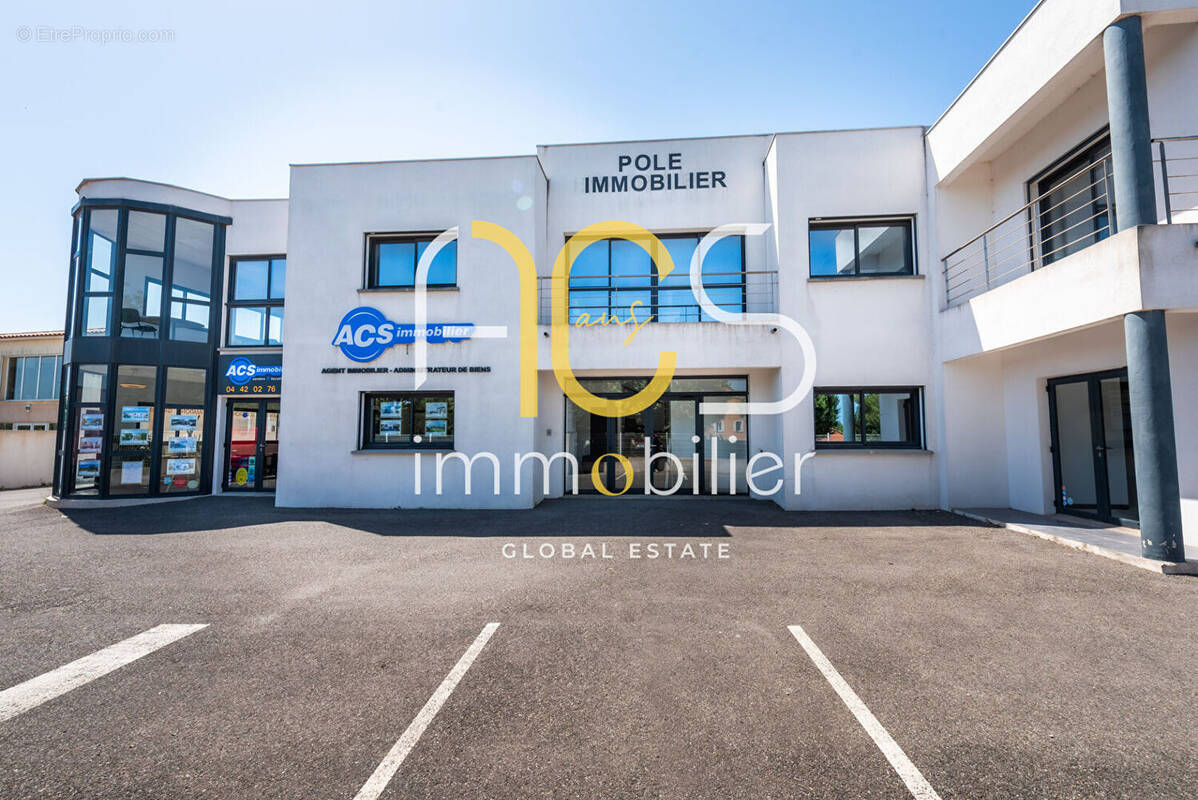 Commerce à CHATEAUNEUF-LES-MARTIGUES
