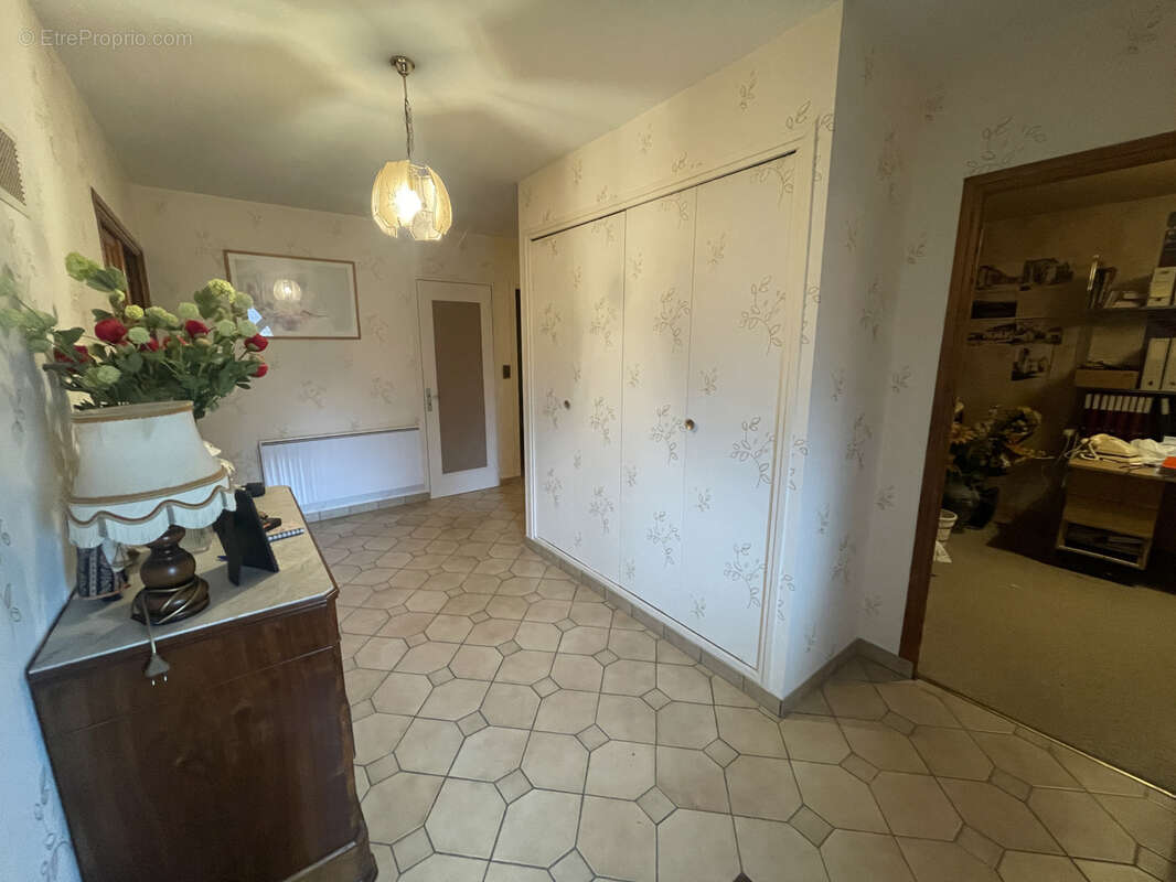 Maison familiale de 170 m2   Vue dégagée et fort potentiel - photo 5