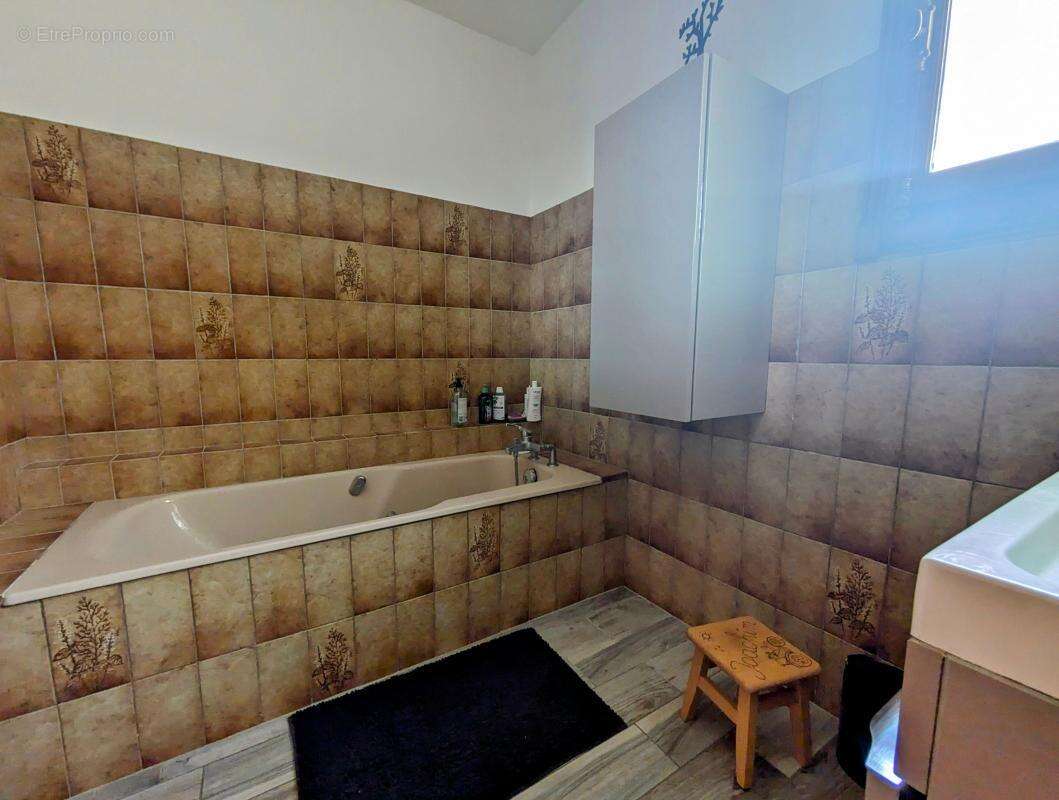 À vendre – Maison individuelle 2 chambres + bureau au centre de Charnay Les Mâcon - photo 6